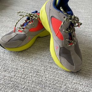 ARRK sneakers size 6